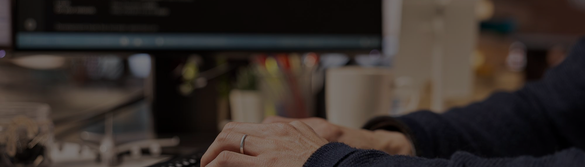 유지보수 상담을 유도하는 하단 배너 배경 이미지